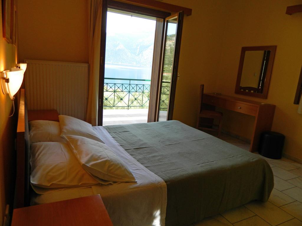 Forkis Apartments Vathy  Rum bild